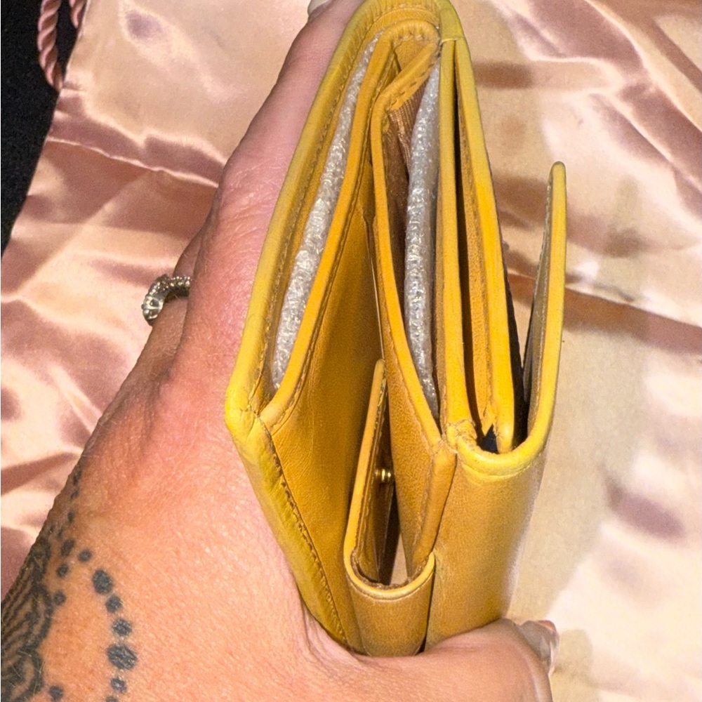 💯 Celiné Trifold Wallet - Picture 9 of 9